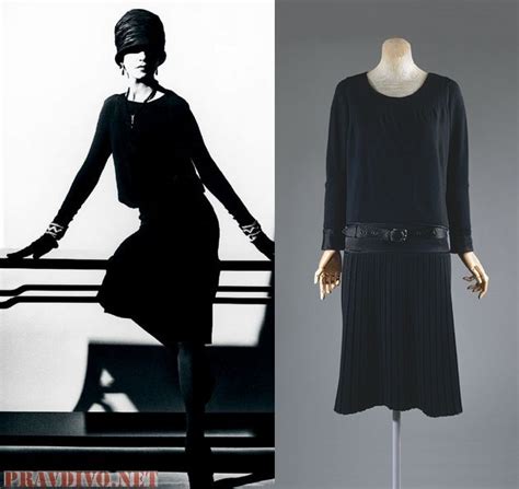 la petite robe noire chanel|little black dress Vogue 1926.